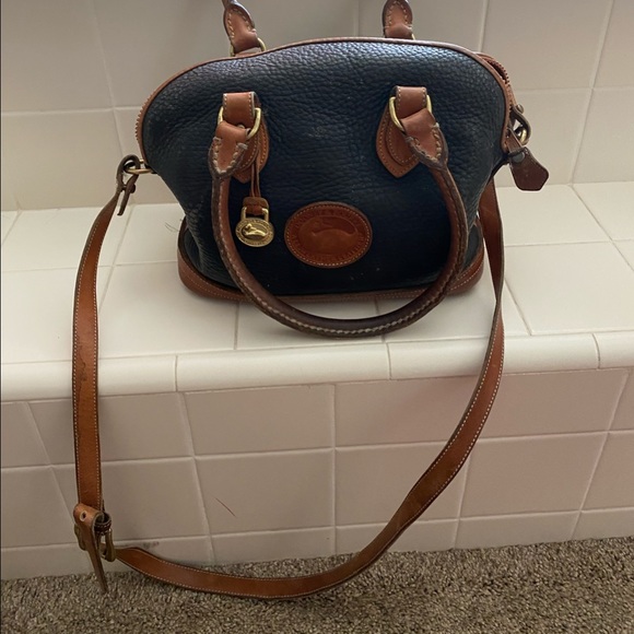 Dooney & Bourke Handbags - Vintage Dooney & Bourke shoulder bag
